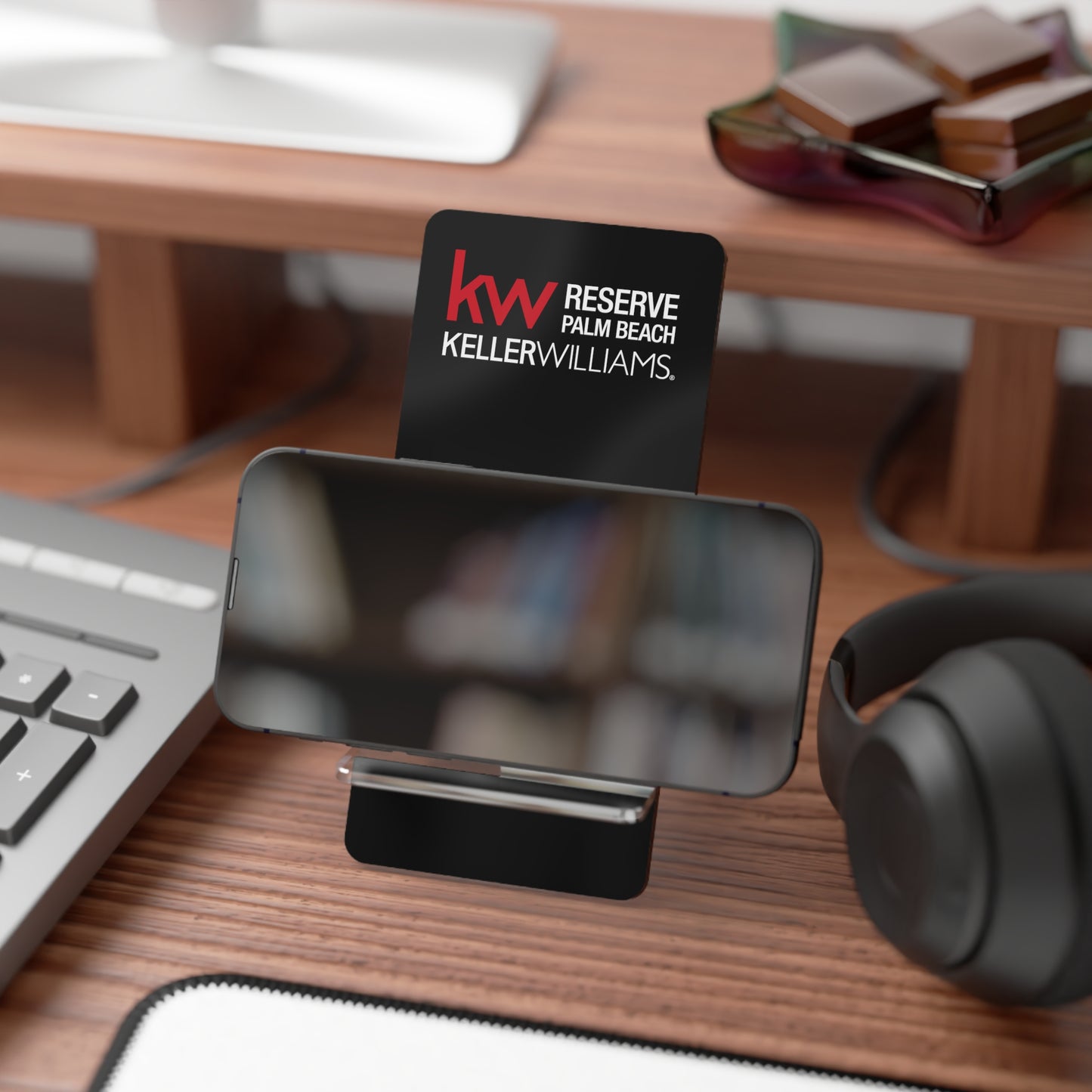 KWPP Market Center 73 - Mobile Display Stand for Smartphones